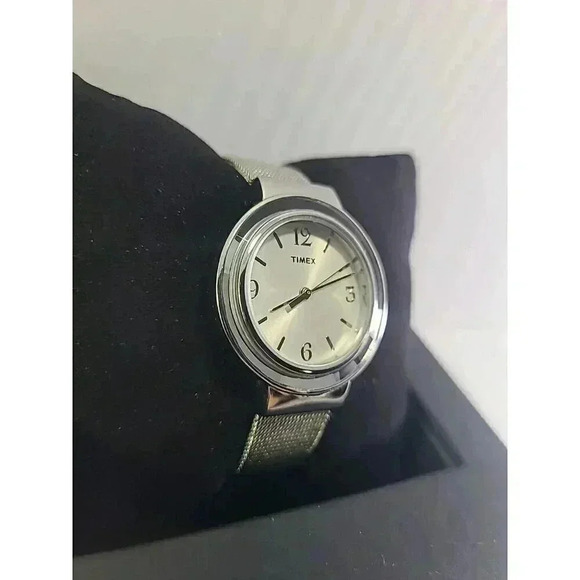 Womens Timex T2P196 Silver Mesh Dress Watch Mirror Bezel New Battery Art Deco - Picture 3 of 8